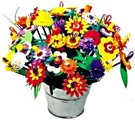 Arreglo Floral en Base Artesanal de Latón - Artesanía Decorativa Matilde Lira