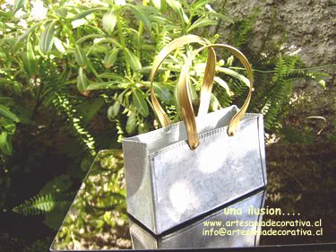 Cartera Revistero en Latón con Mango de Bronce - Artesanía Decorativa Matilde Lira